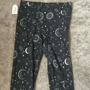 Black leggings with designs